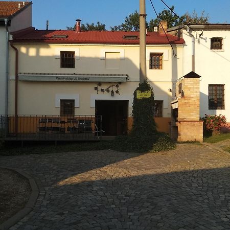Aparthotel Sklep U Hrabalu Hustopeče Exterior foto