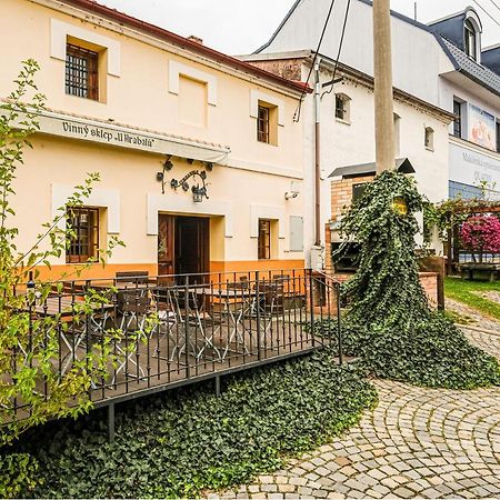 Aparthotel Sklep U Hrabalu Hustopeče Exterior foto