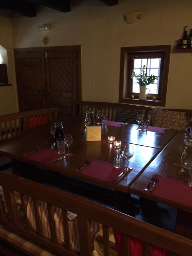 Aparthotel Sklep U Hrabalu Hustopeče Exterior foto