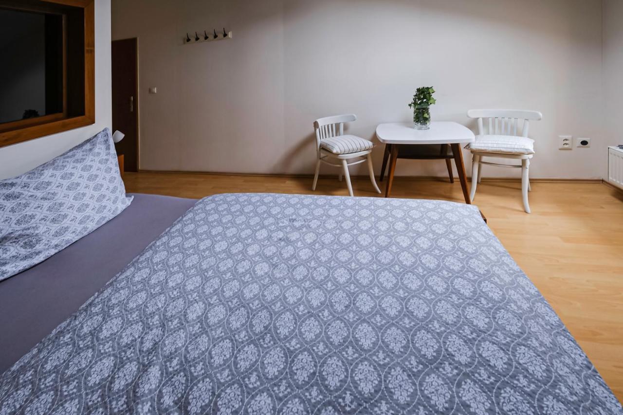 Aparthotel Sklep U Hrabalu Hustopeče Exterior foto
