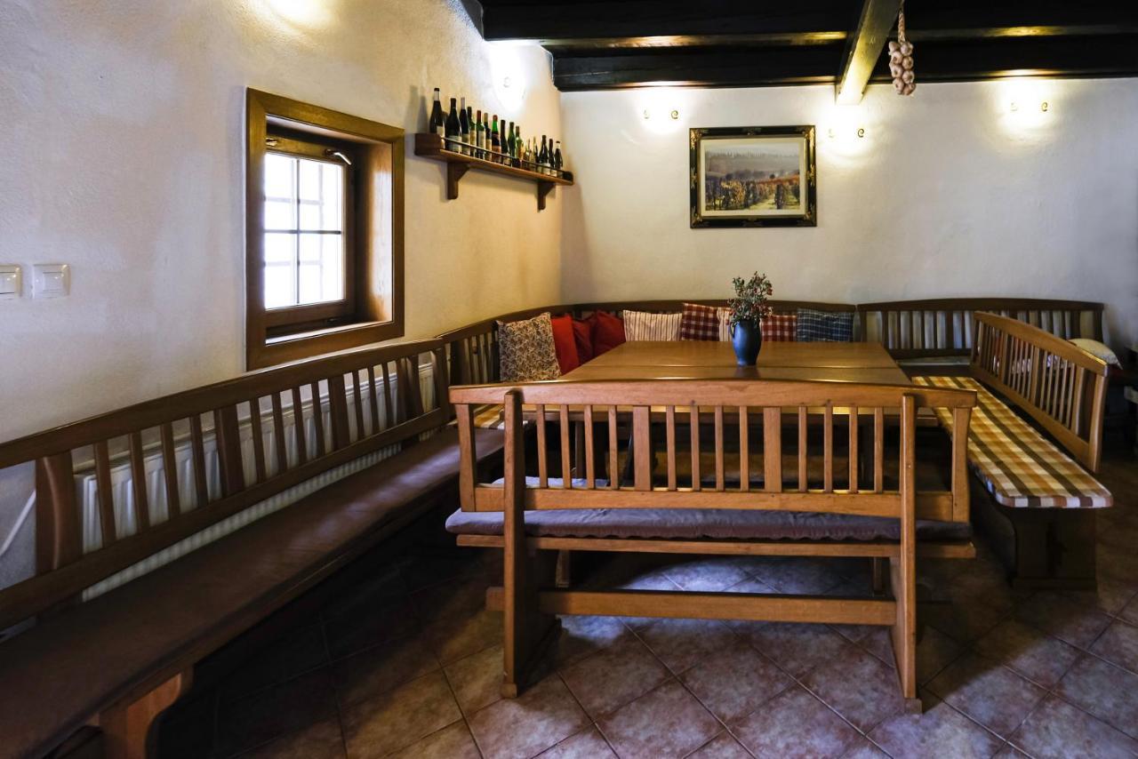 Aparthotel Sklep U Hrabalu Hustopeče Exterior foto