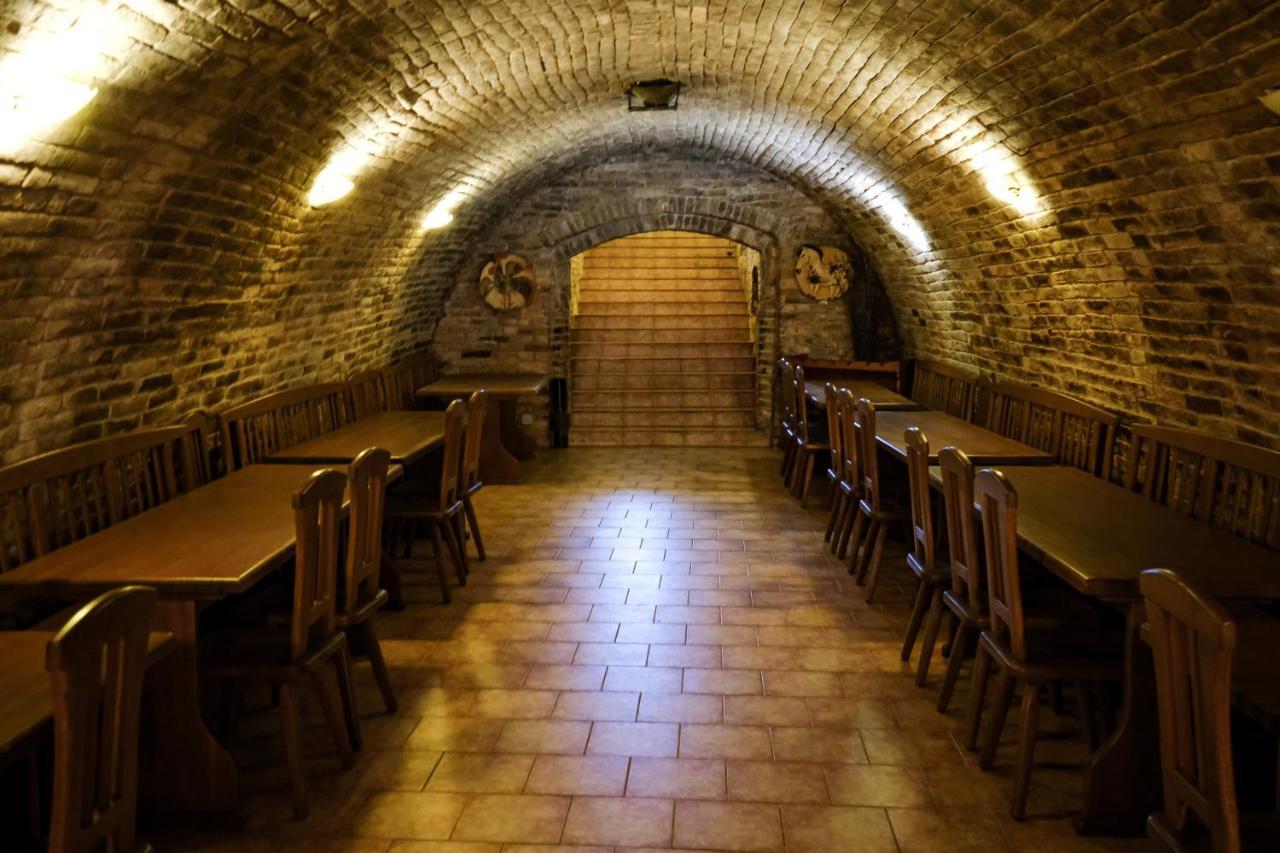 Aparthotel Sklep U Hrabalu Hustopeče Exterior foto