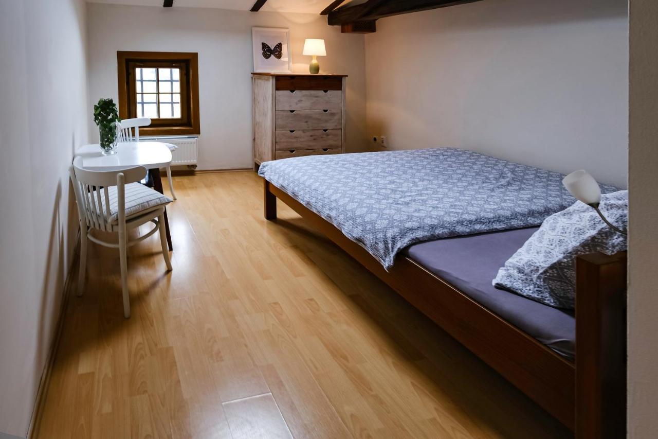 Aparthotel Sklep U Hrabalu Hustopeče Exterior foto